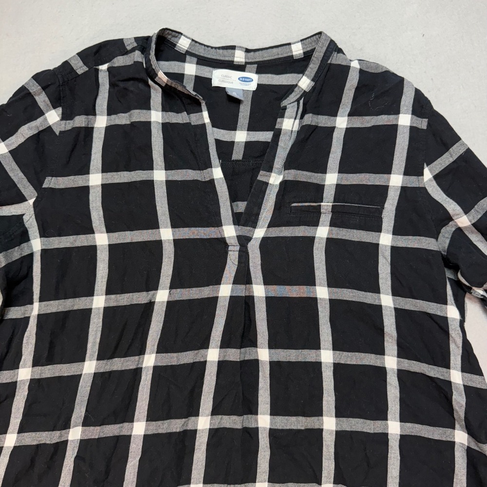 Old Navy, women's plaid button up shirt blouse black/white classic size XL